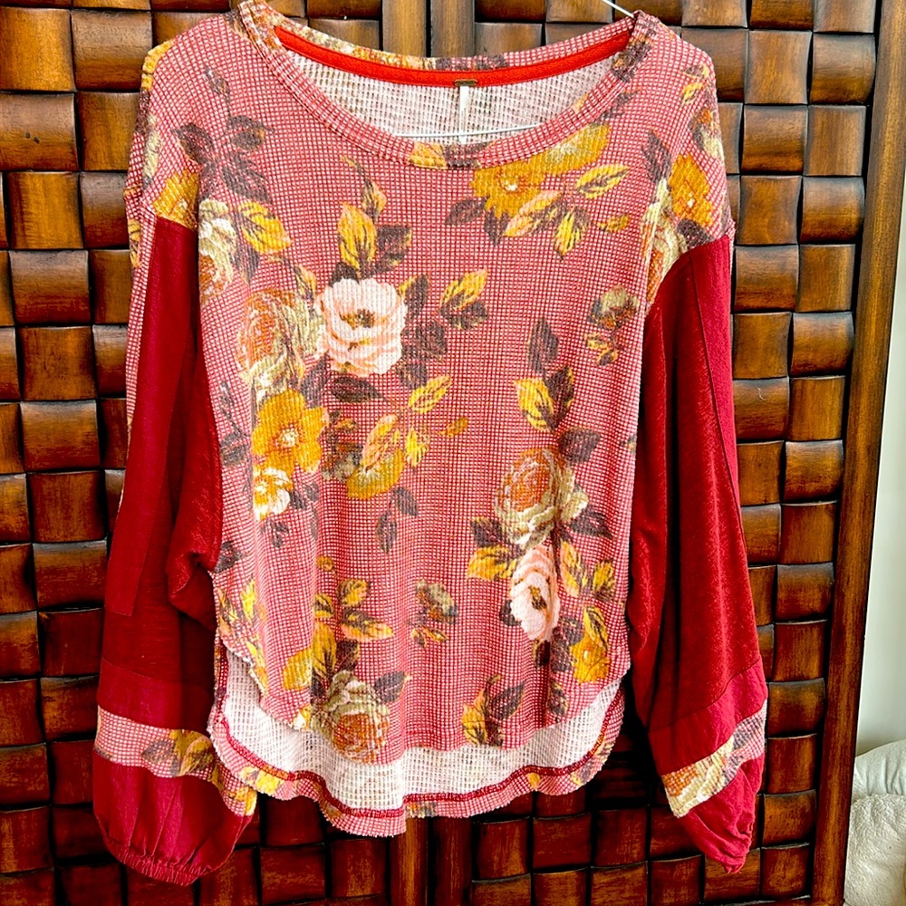 Free People flowered top with beautiful sleeve detail